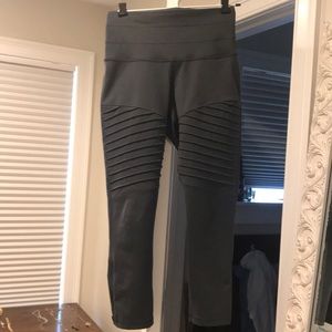 Lucy cropped workout leggings